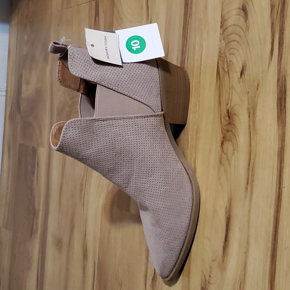 Brand new with tag women's Universal Thread Booties. Sizes 10